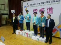 5
107年全中運第一天賽程;市府隊本部由資深費老師率領團隊蒞會場鼓勵臺中市代表隊選手,對比賽多方指教,令教練團獲益良多;更榮獲教育部體育署[空手道
技擊項目]輔導教授團魏香明，孫教授等蒞會鼓勵裁判及賽務人員,給予本會莫大鼓舞! 本會 宋一信主任委員代表接待各界專家，長官;並主持頒獎典禮。